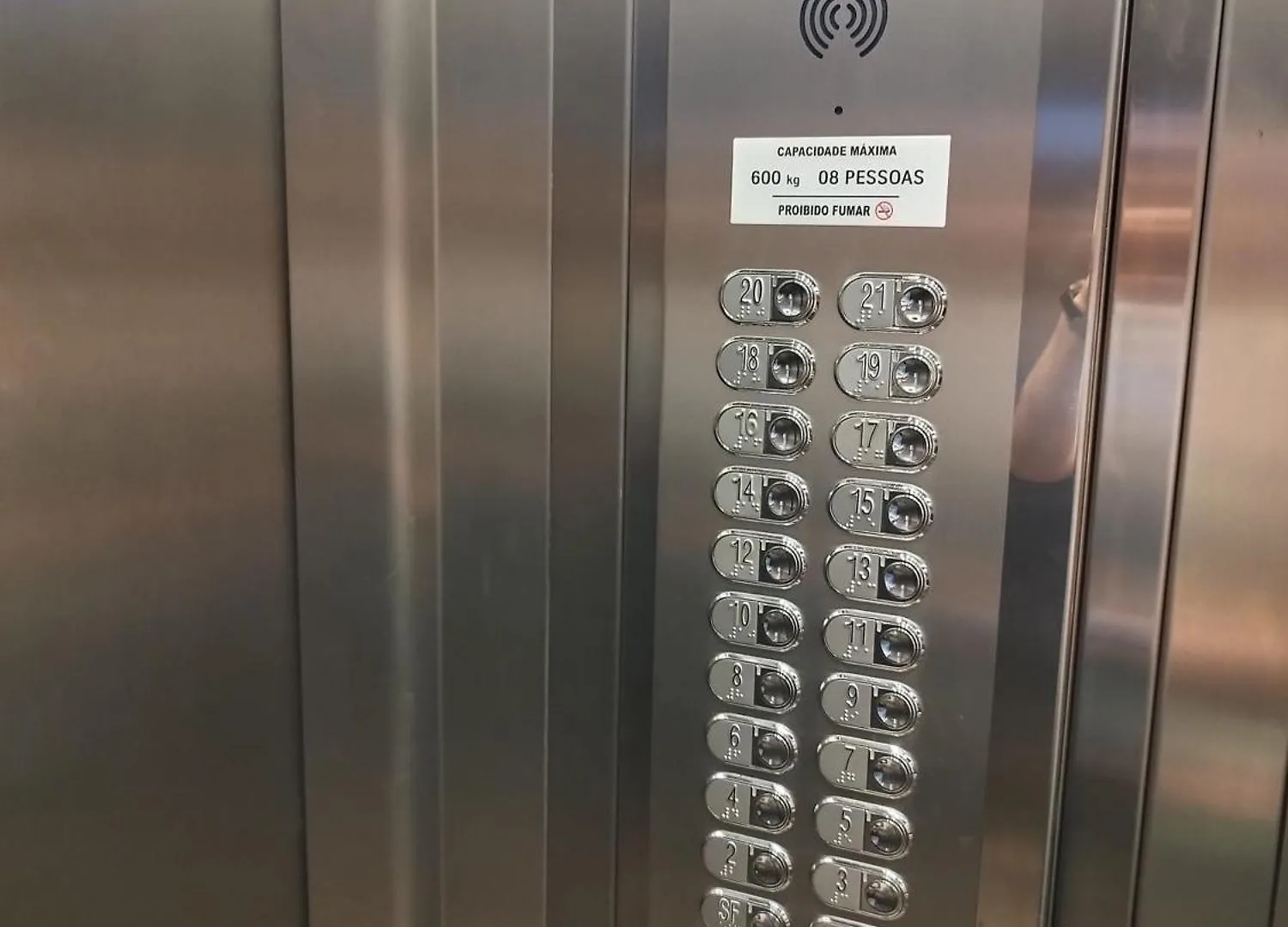 Encanto Nas Alturas: Acomode-Se No Elegante Edificio Arnoldo Werner Em Balneário Camboriú 0*,
