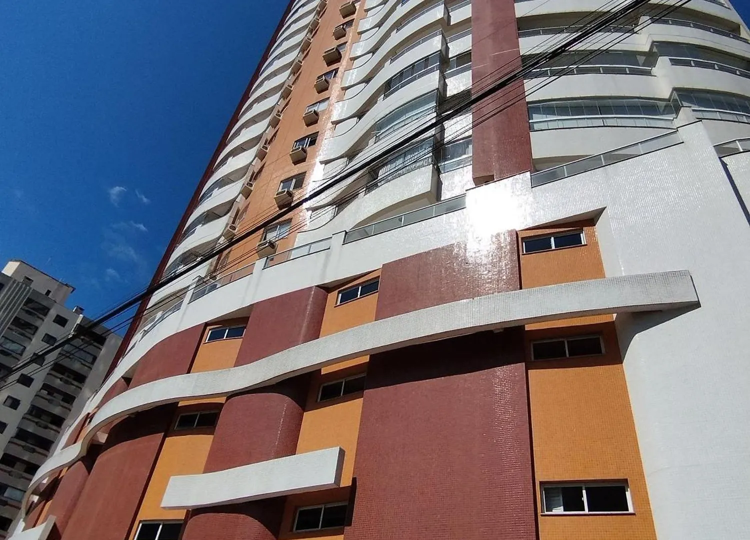 Encanto Nas Alturas: Acomode-Se No Elegante Edificio Arnoldo Werner Em Balneário Camboriú